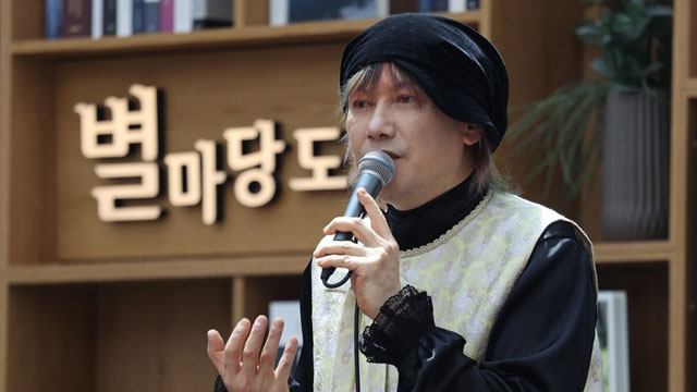 歌手キム・ジャンフン、障がい者のために「横になって見るコンサート」を開催