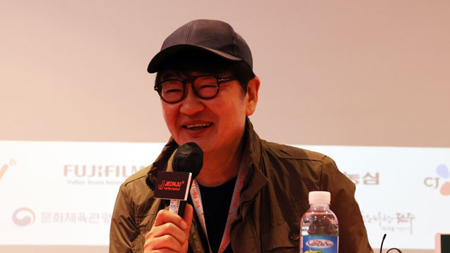 『春の日は過ぎゆく』のホ・ジノ監督、「最近の若者の恋愛も題材にしてみたい」