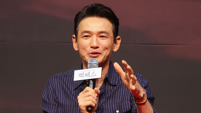 演劇「マクベス」主演のファン・ジョンミン、「幕が上がれば俳優の空間になるのが演劇の魅力」