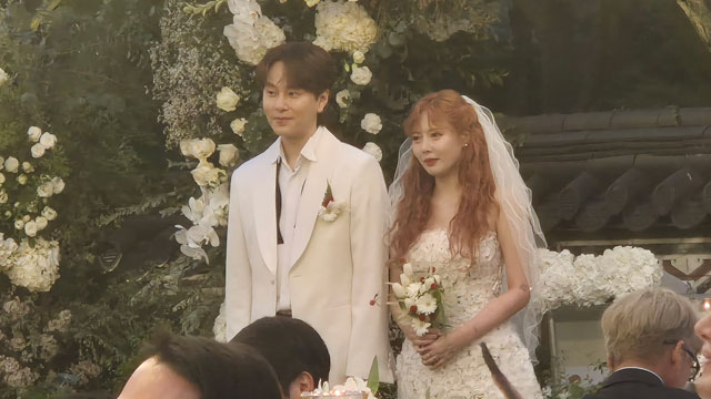 ヒョナ＆ヨン・ジュンヒョン、熱愛9か月で結婚…15年連れ添ったマネージャーの祝辞に涙