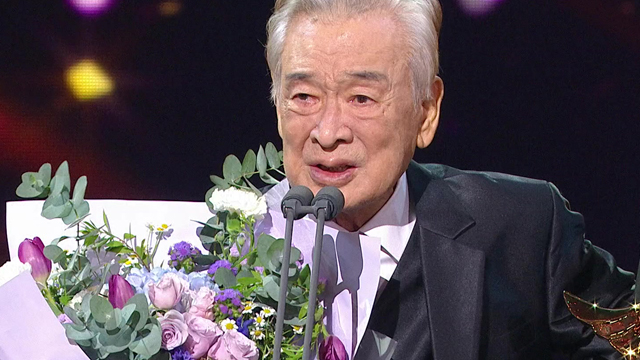 イ・スンジェ、「KBS演技大賞」で大賞を受賞…歴代最高齢