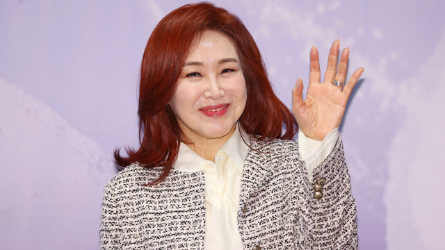 チュ・ヒョンミ、デビュー40周年に全国ツアー「The Queen」を開催…「各地を訪ねて歌いたい」