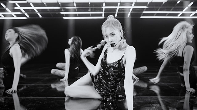 BLACKPINKのロゼ、米トークショーでソロ舞台…魅惑的なパフォーマンス披露