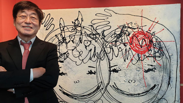 キム・チャンワン、初の個展を開催…「誰でも絵を描くことができる」