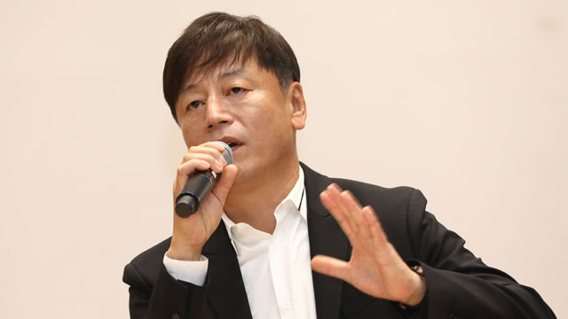 映画『ザ・ムーン』のキム・ヨンファ監督、「視聴覚的快感を極限まで引き上げる映画を作ろうとした」
