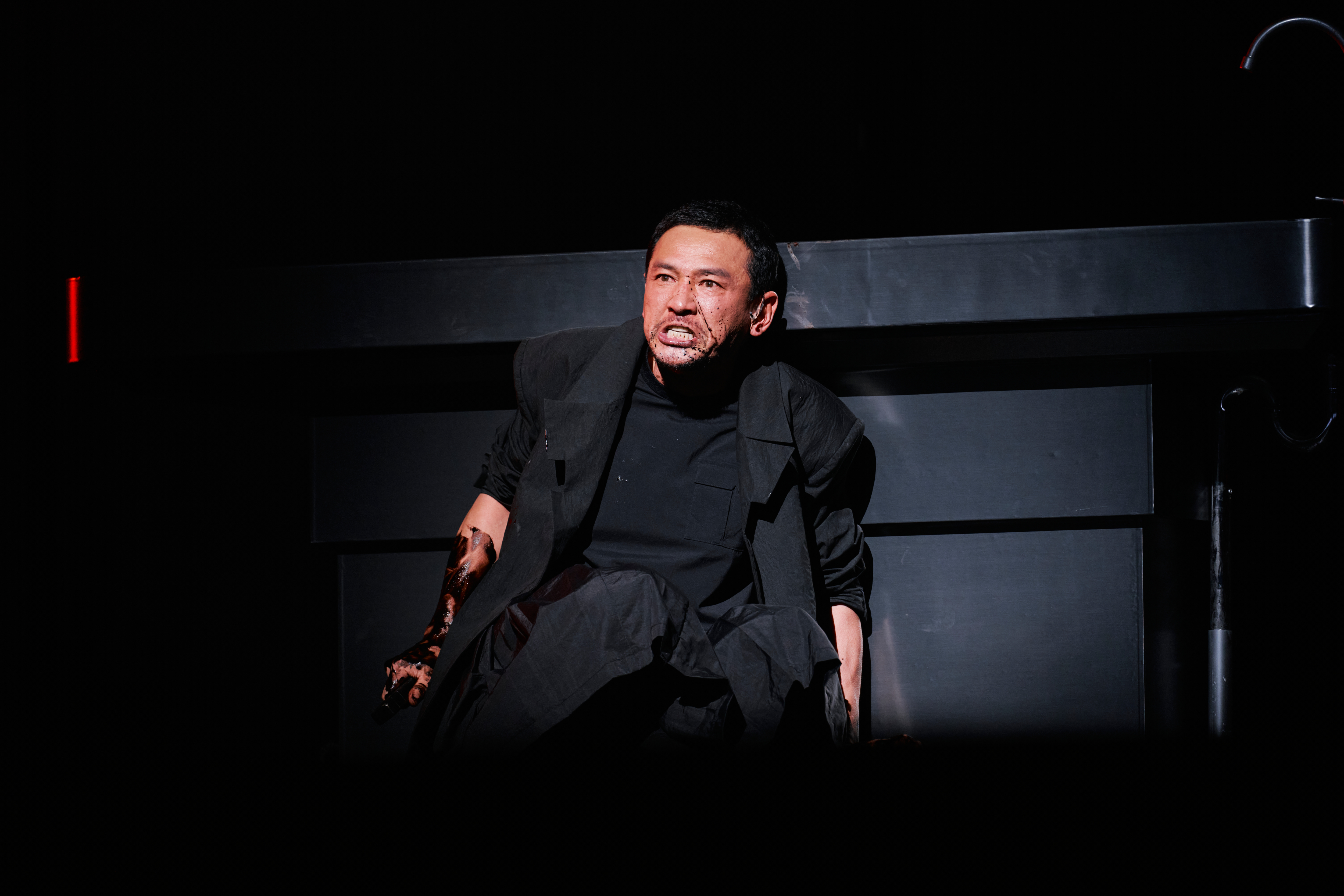 演劇「マクベス」に出演のファン・ジョンミン、「演劇舞台は俳優の空間と時間になる」
